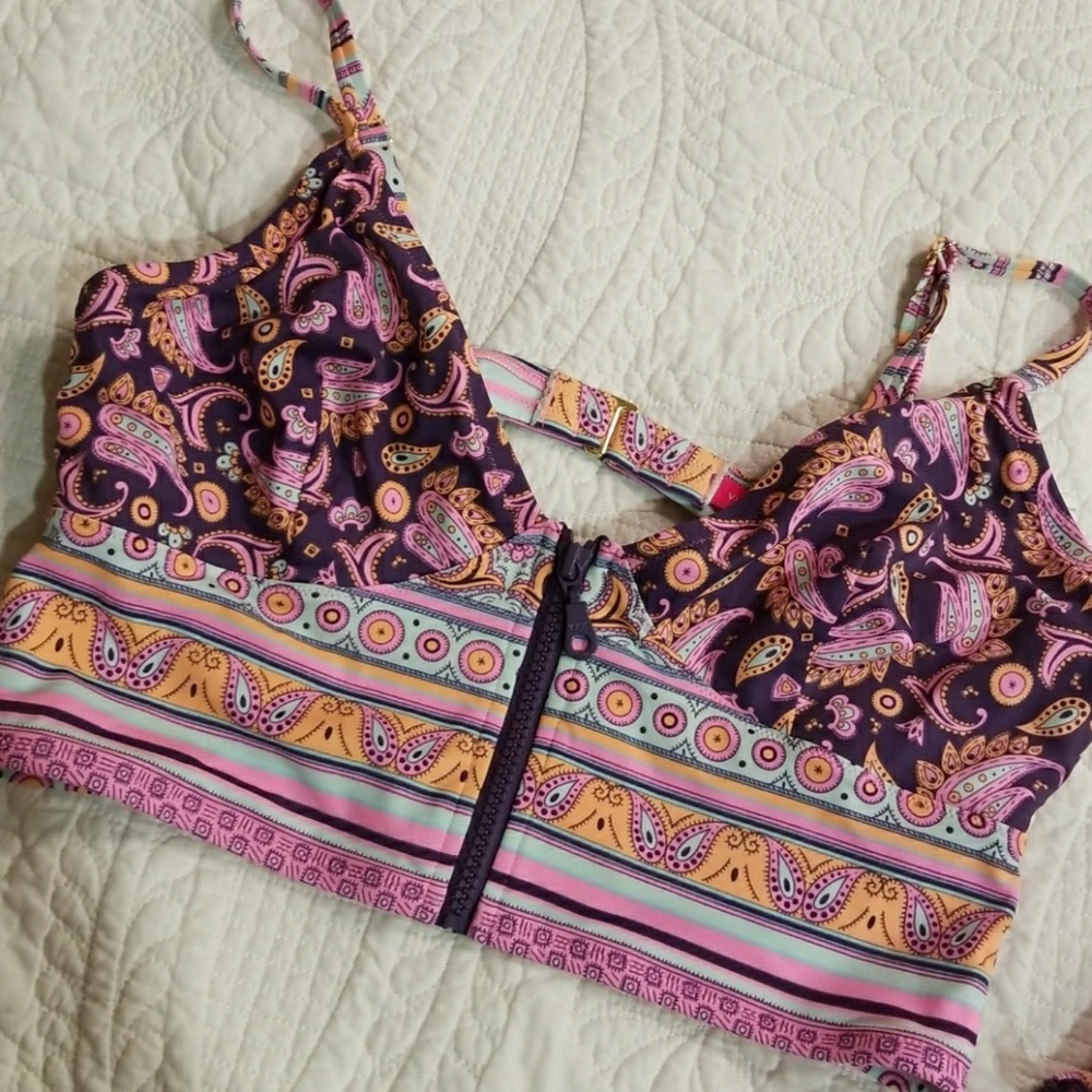 Bikini - Picture 3 of 4